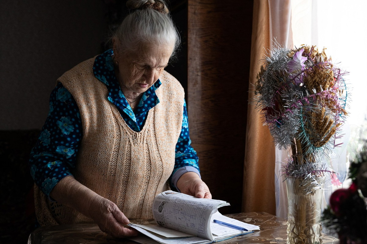 Babciny trik ze starego zeszytu odkryje karty. Dowiedz się, kto skrycie o tobie myśli