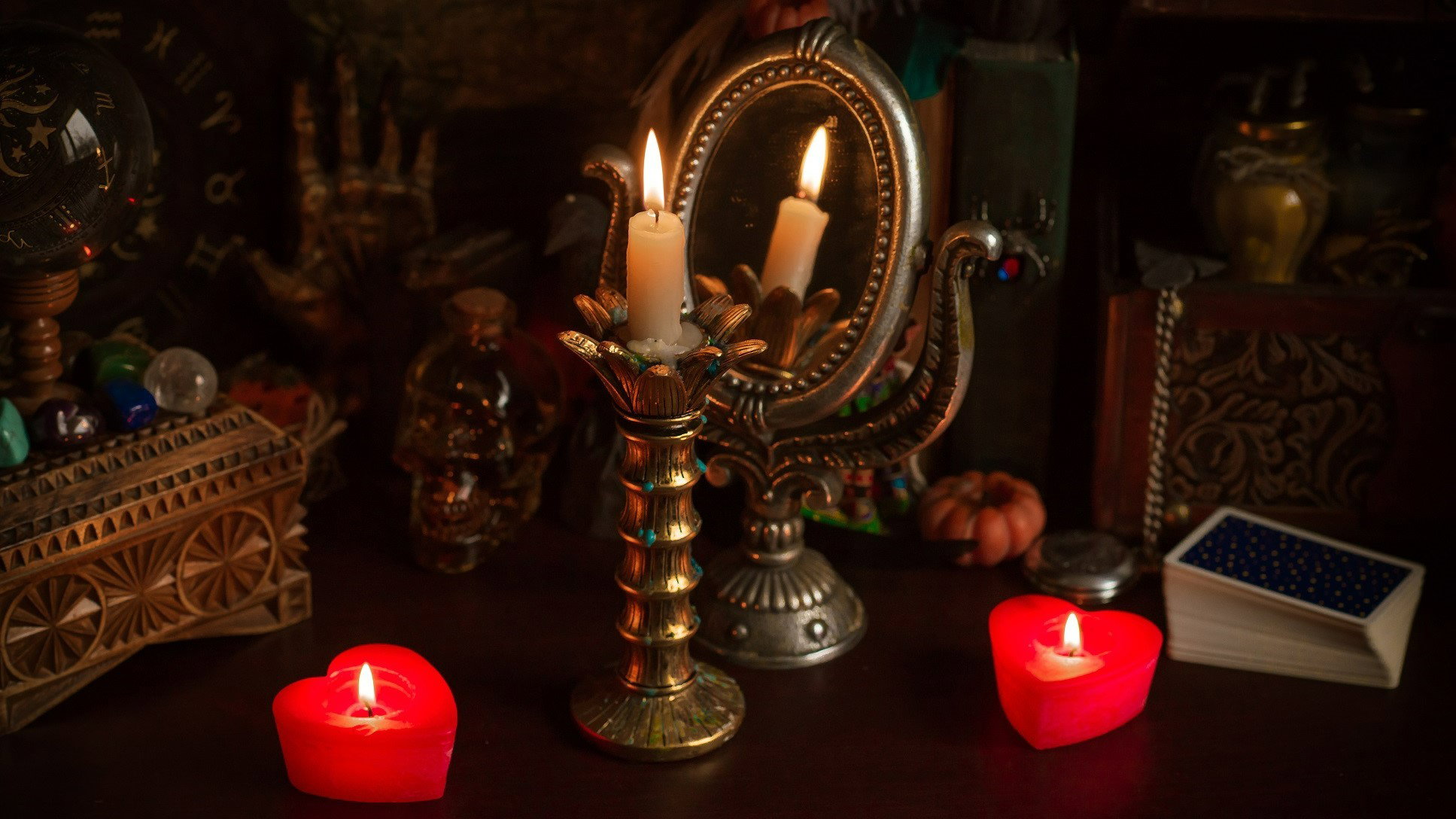 Rytuał magicznego lusterka doda urody i przyciągnie miłość. Wystarczy 5 minut twojego czasu