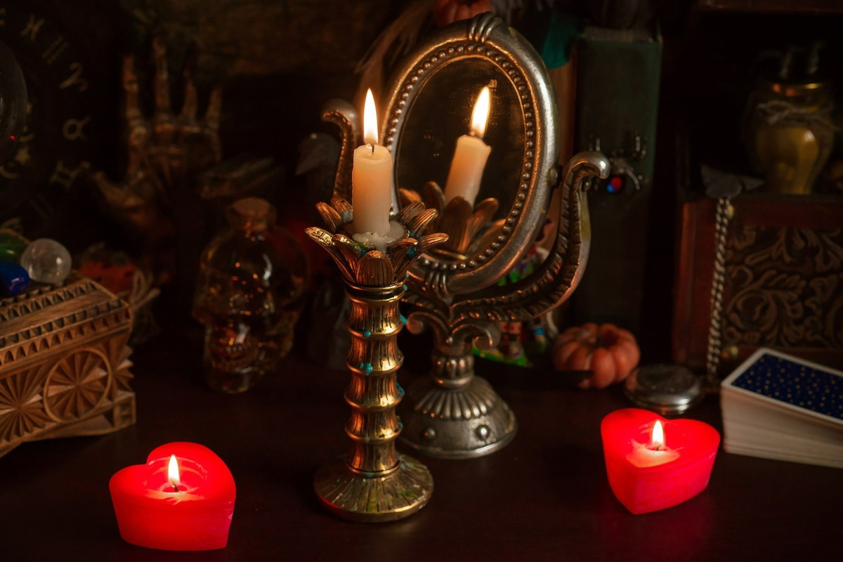 Rytuał magicznego lusterka doda urody i przyciągnie miłość. Wystarczy 5 minut twojego czasu