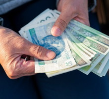 Babcina porada ze starego zeszytu czyni cuda. Wystarczą te 3 zioła, a pieniądze spadną z nieba