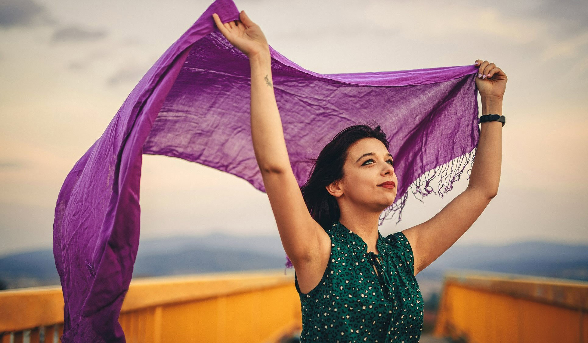 Ten kolor skutecznie ustrzeże cię przed złą energią. Zawsze noś go przy sobie