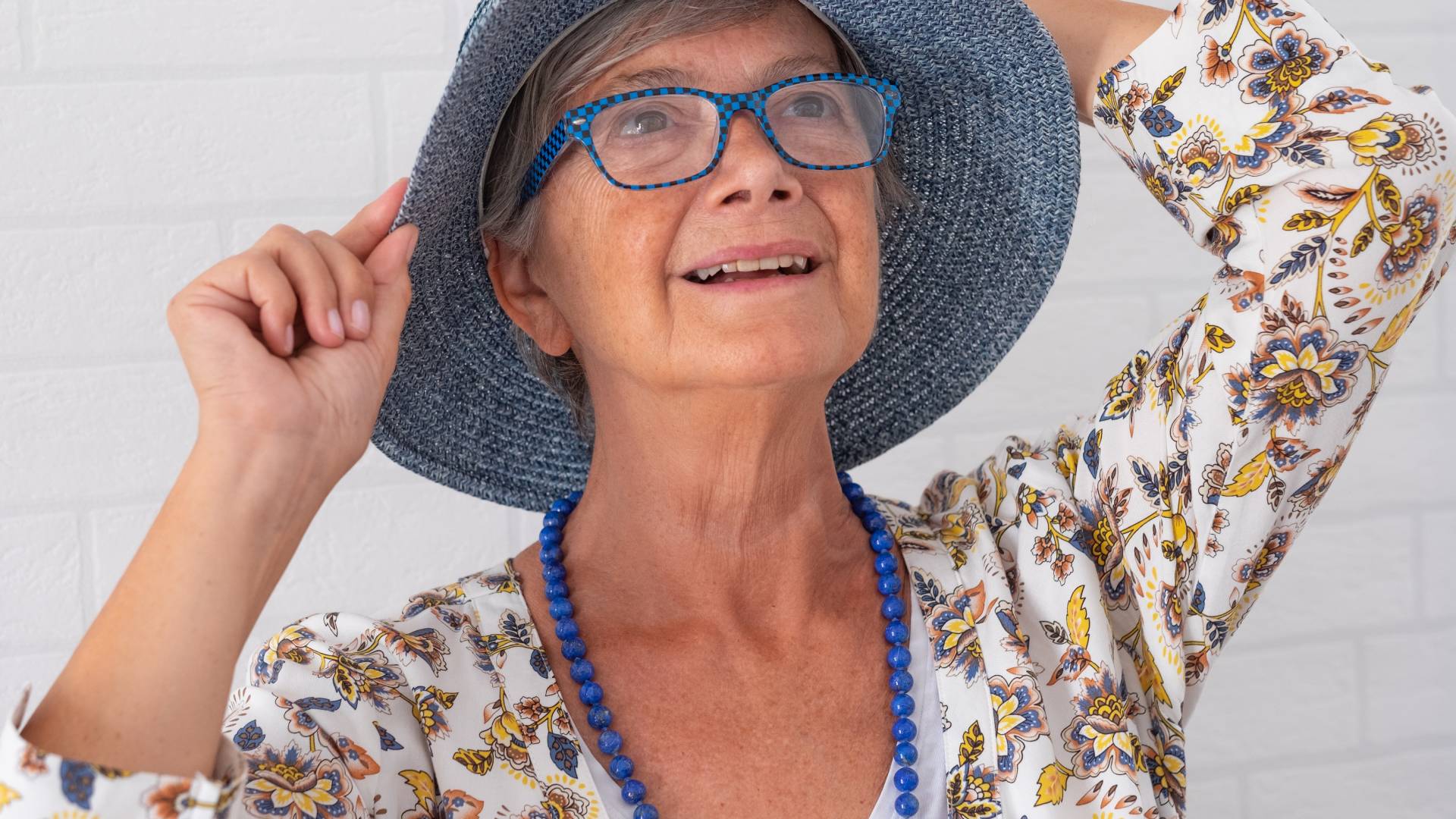 Niebieski koralik chroni przed pechem i kłopotami. Uwaga, jest 1 warunek