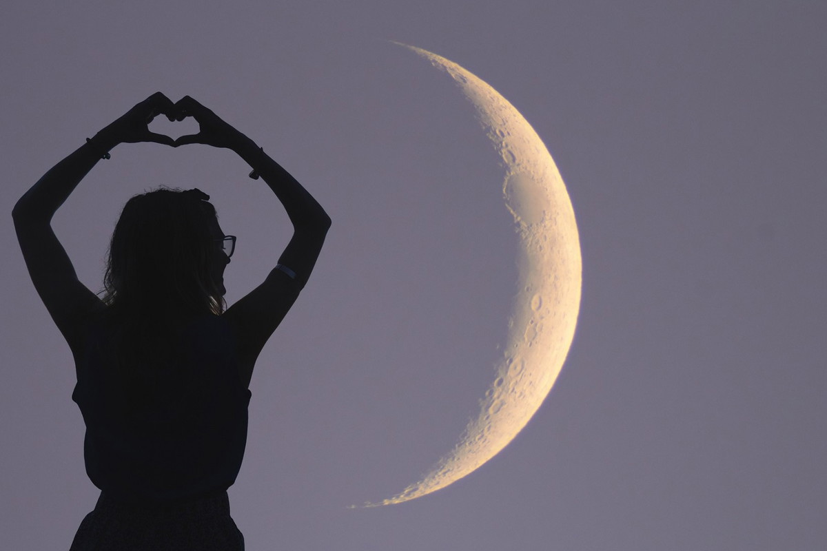 Kwiatowy rytuał na nów Księżyca w Lwie. Jego moc doda odwagi i siły