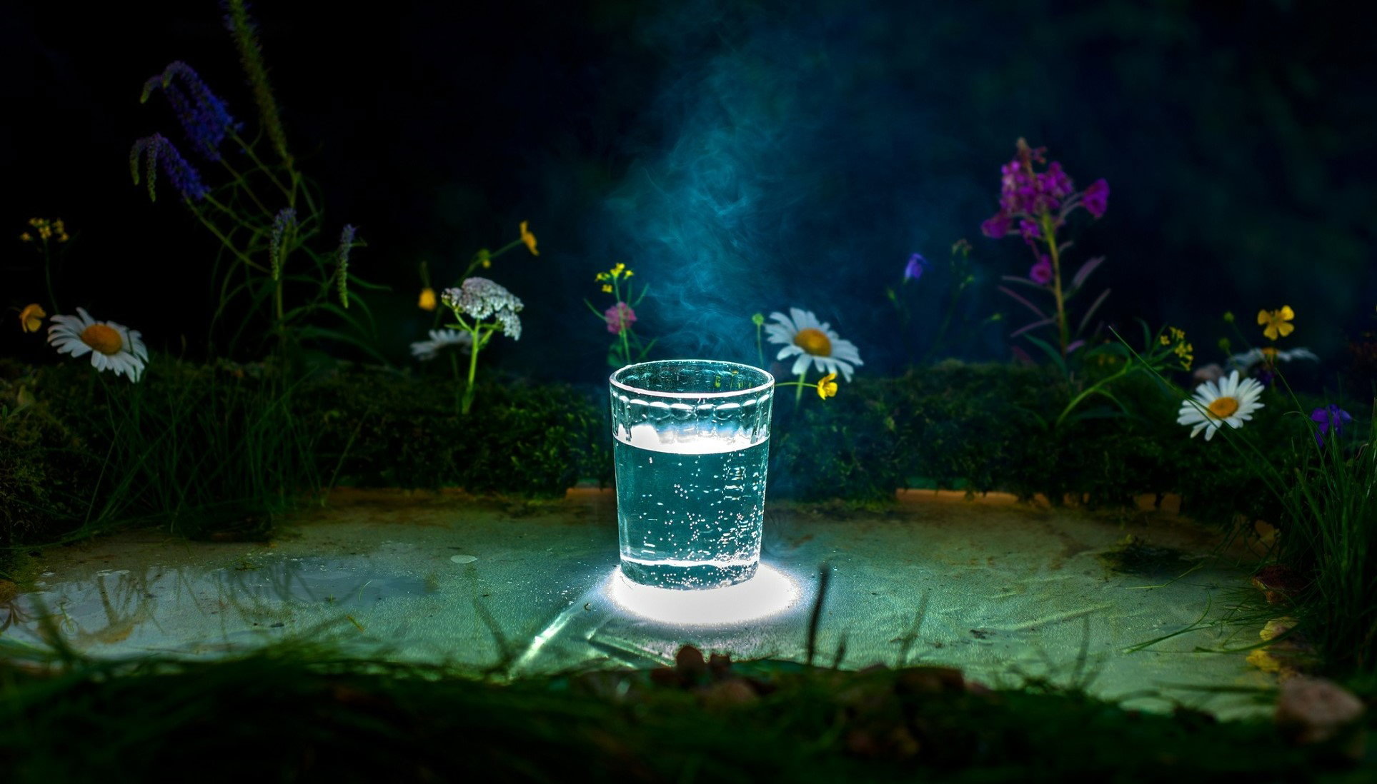 Srebrna woda przyciąga bogactwo i sukces. Ma silne magiczne właściwości