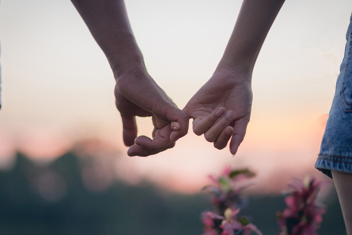 Te 3 pary znaków zodiaku łączy wyjątkowa więź. Chemia między nimi jest wyczuwalna na kilometr