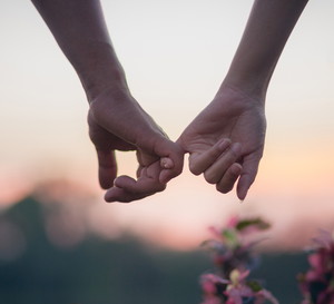 Te 3 pary znaków zodiaku łączy wyjątkowa więź. Chemia między nimi jest wyczuwalna na kilometr