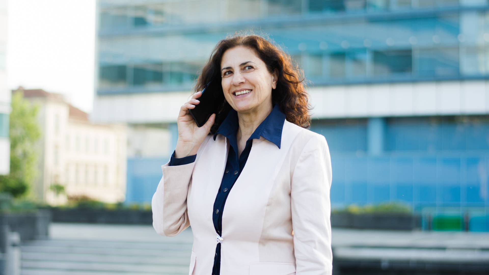 Rytuał Złotej Kropli na szybki awans. Przybliży cię do sukcesu w zaledwie 1 minutę