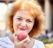 Ludowy patent na uziemienie pecha z użyciem owocu z pestką. Możesz go wykonać tylko przez 7 miesięcy w roku