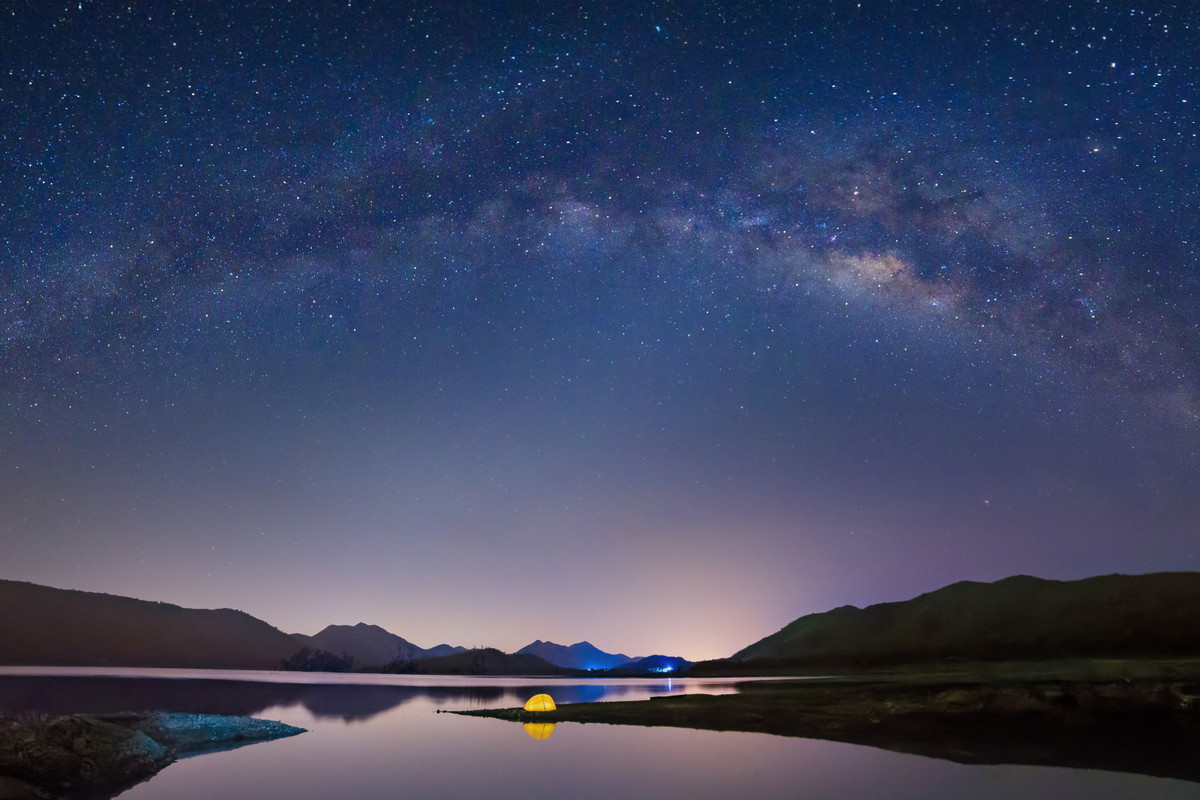 Prognoza astrologiczna na sierpień 2023. To czas romansów, ale nie ważnych decyzji