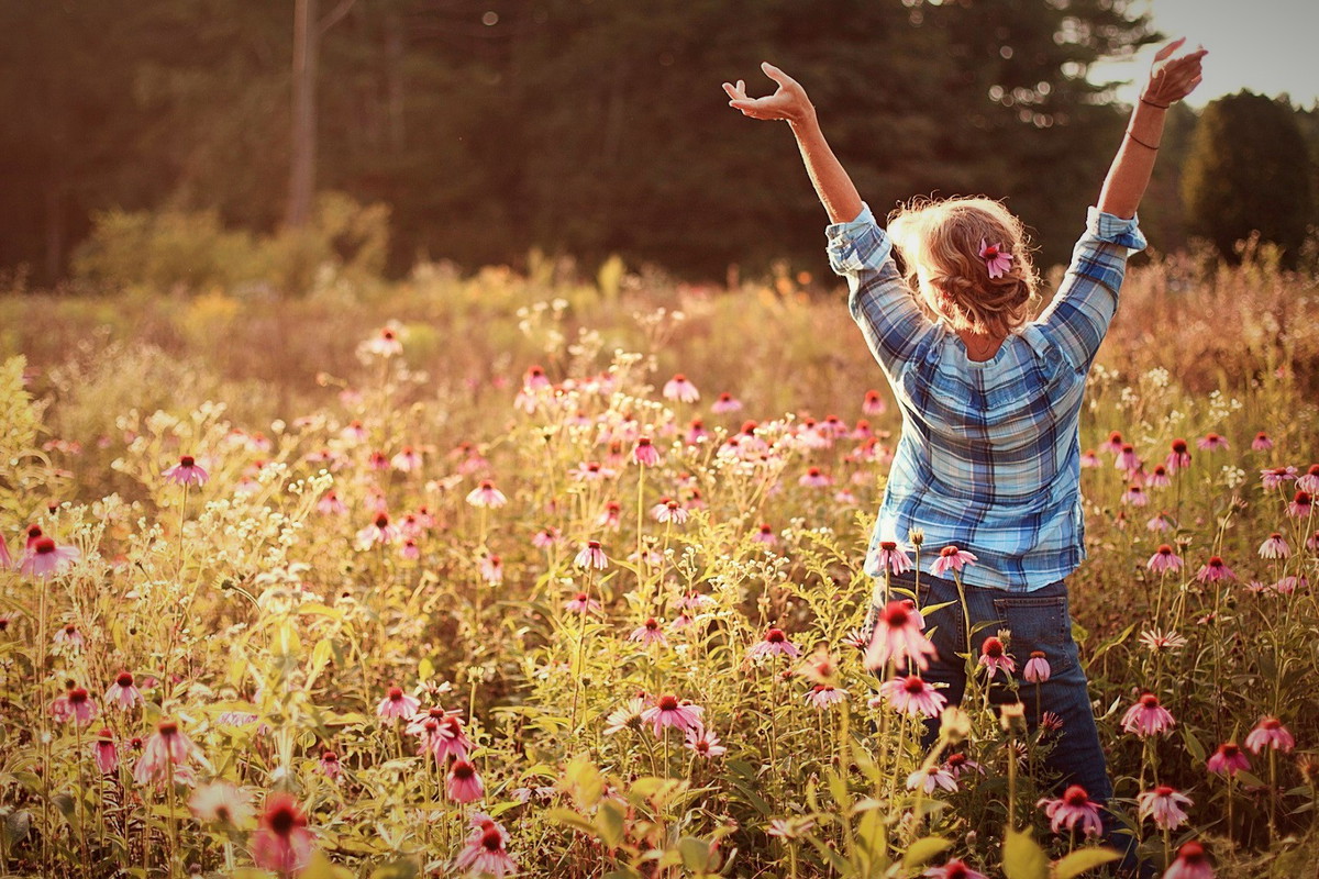 Kobiecy rytuał po Pełni Księżyca na nowy początek. Potrzebujesz tylko 1 kropli