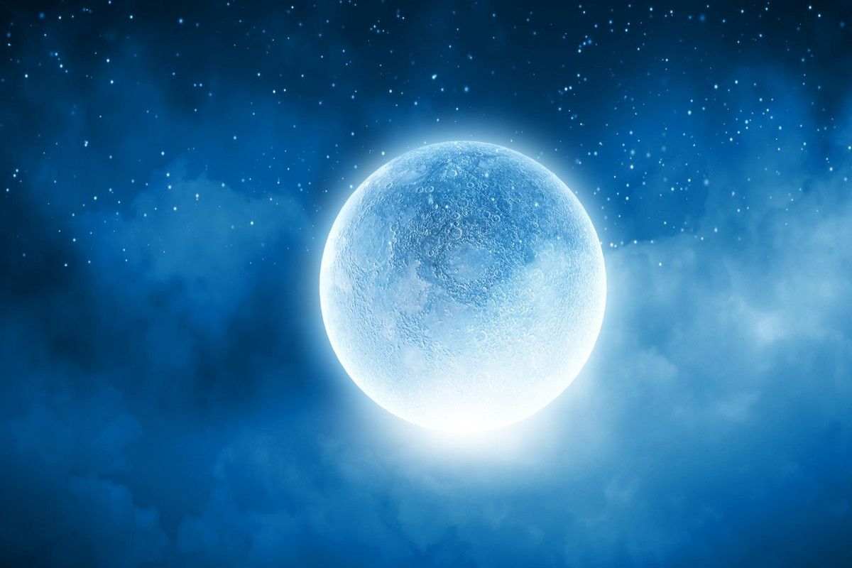 niebieski księżyc