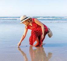 Znajdź ten drobiazg nad morzem, a miłość zapuka do twoich drzwi. Zwróć uwagę na 1 szczegół