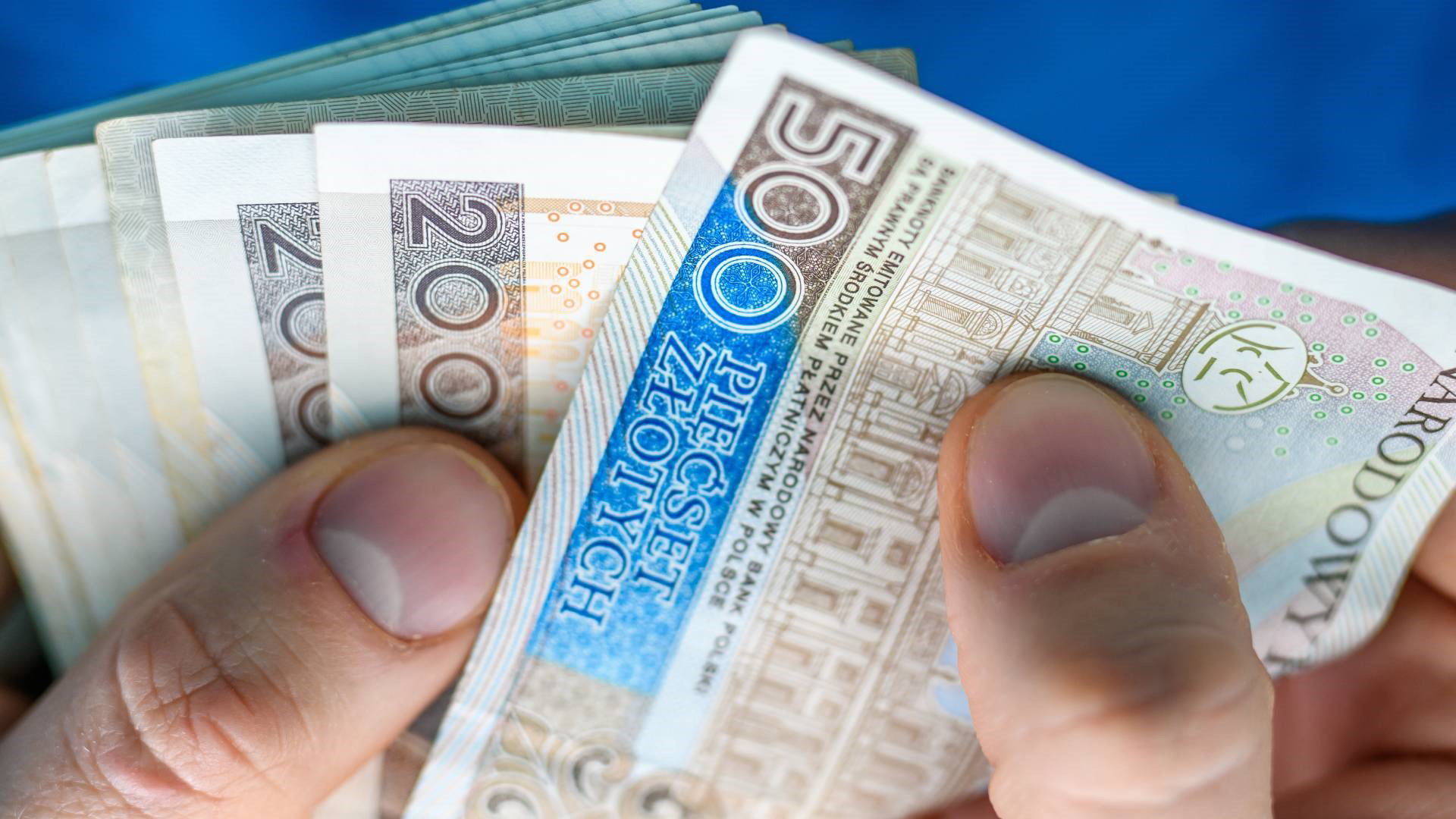 Wskazano 3 znaki zodiaku, które niebawem będą szastać kasą