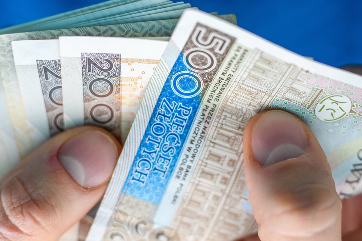 Wskazano 3 znaki zodiaku, które niebawem będą szastać kasą