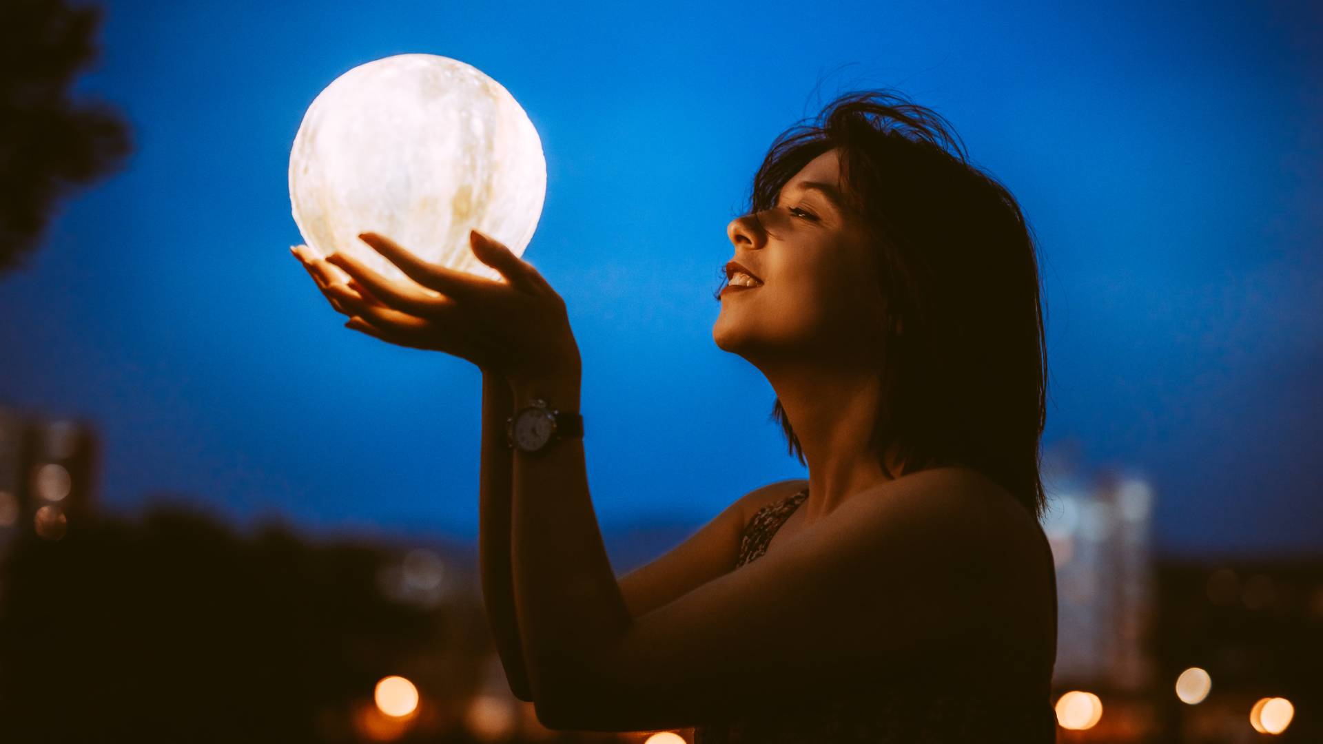 Rytuał Srebrnego Księżyca na wzmocnienie aury. Ale ma też inne zastosowanie