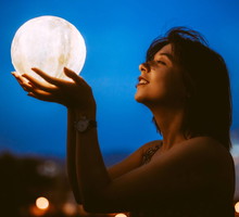 Rytuał Srebrnego Księżyca na wzmocnienie aury. Ale ma też inne zastosowanie