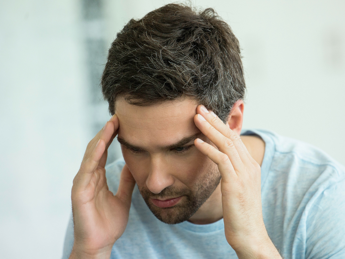 zszokowany mężczyzna