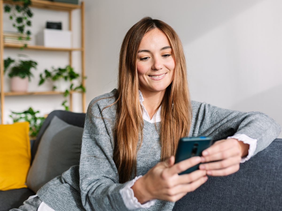 uśmiechnięta kobieta