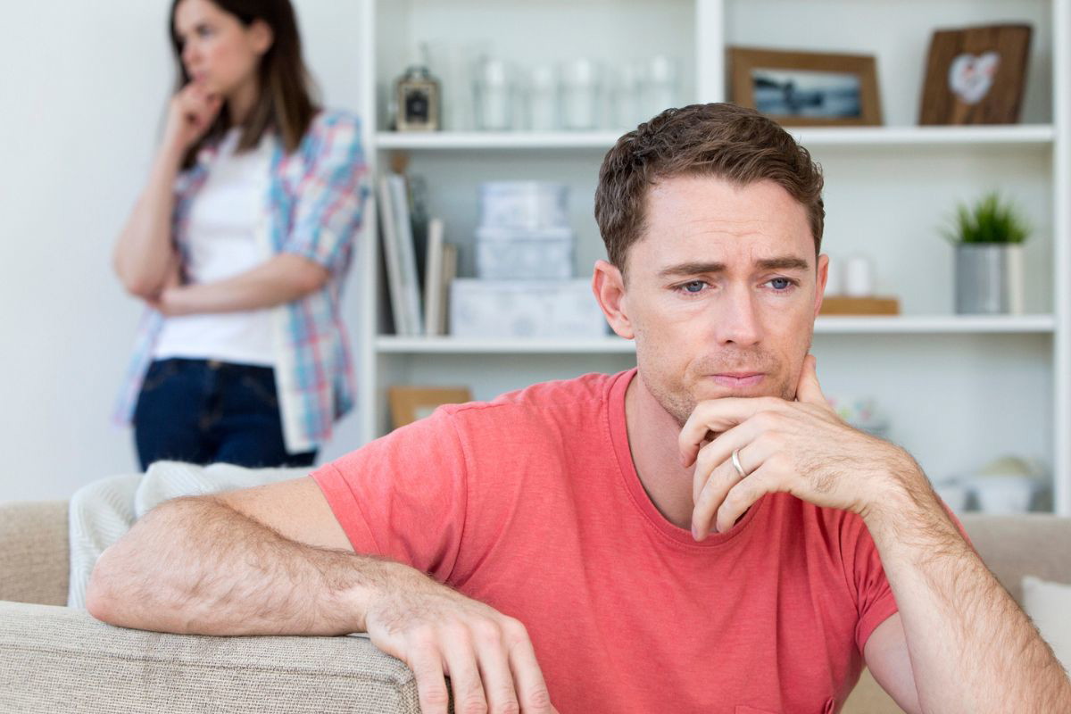 Zmartwiony mąż 1200 x 800