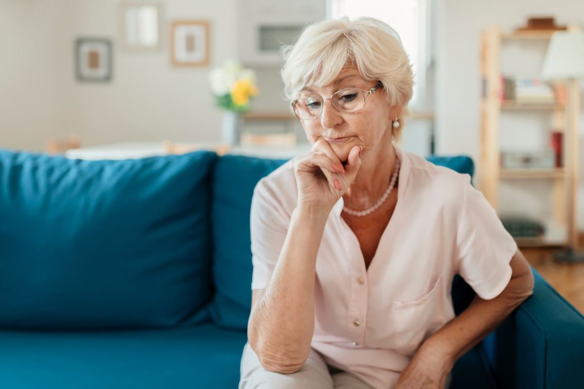 Nowa kobieta Starsza kobieta 1200 x 800