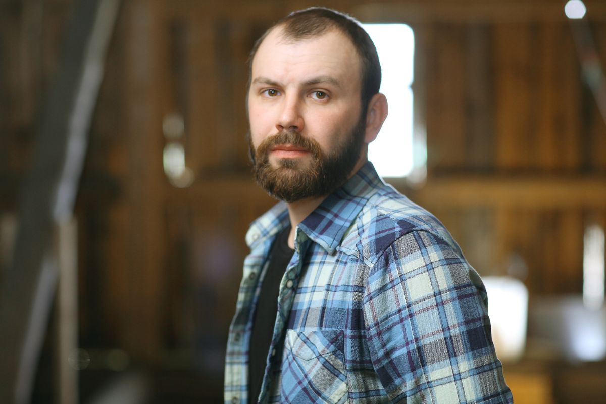 Zaniepokojnony mężczyzna 1200 x 800