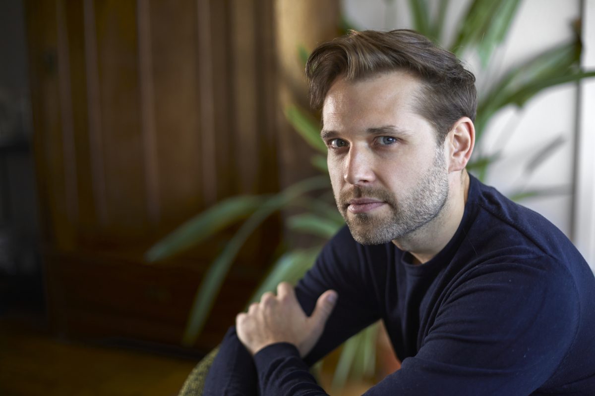 poważny mężczyzna