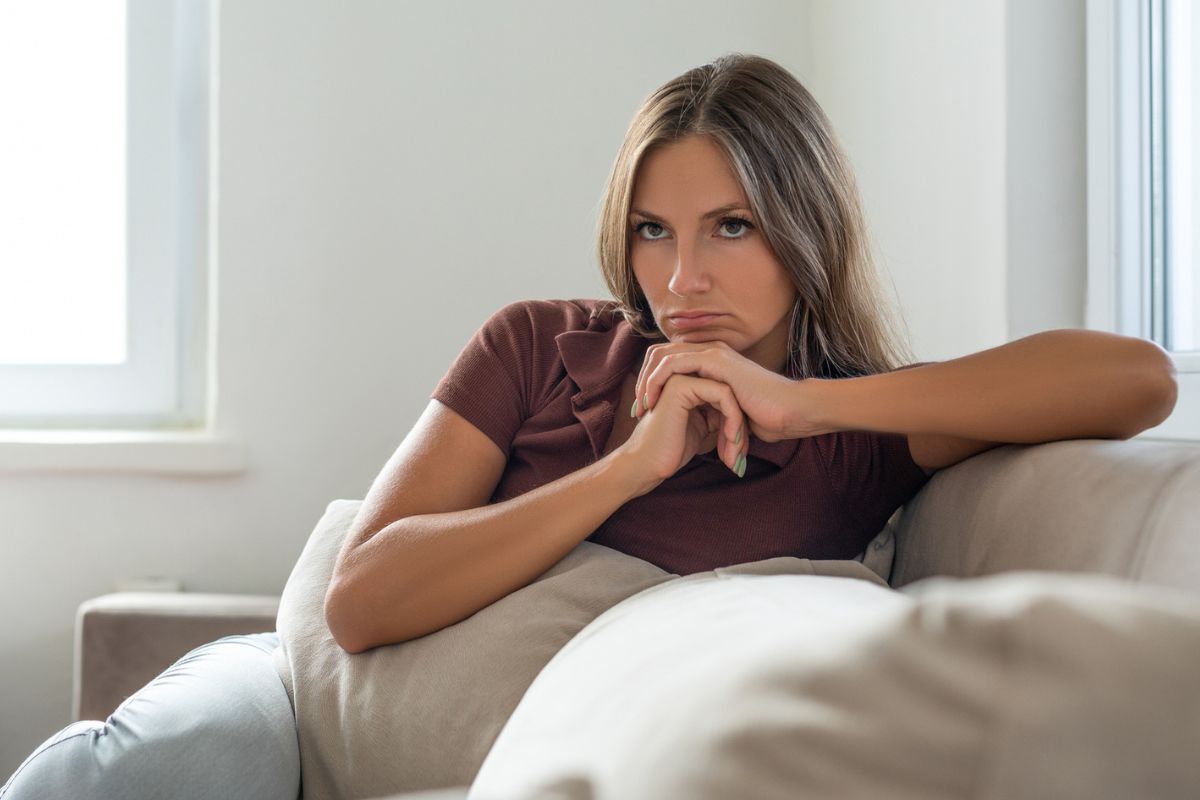 Niezadowolona kobieta 1200 x 800