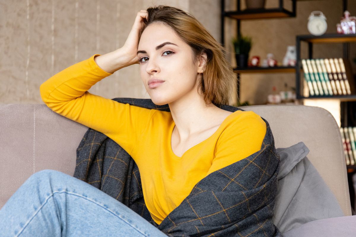 Powazna kobieta 1200 x 800