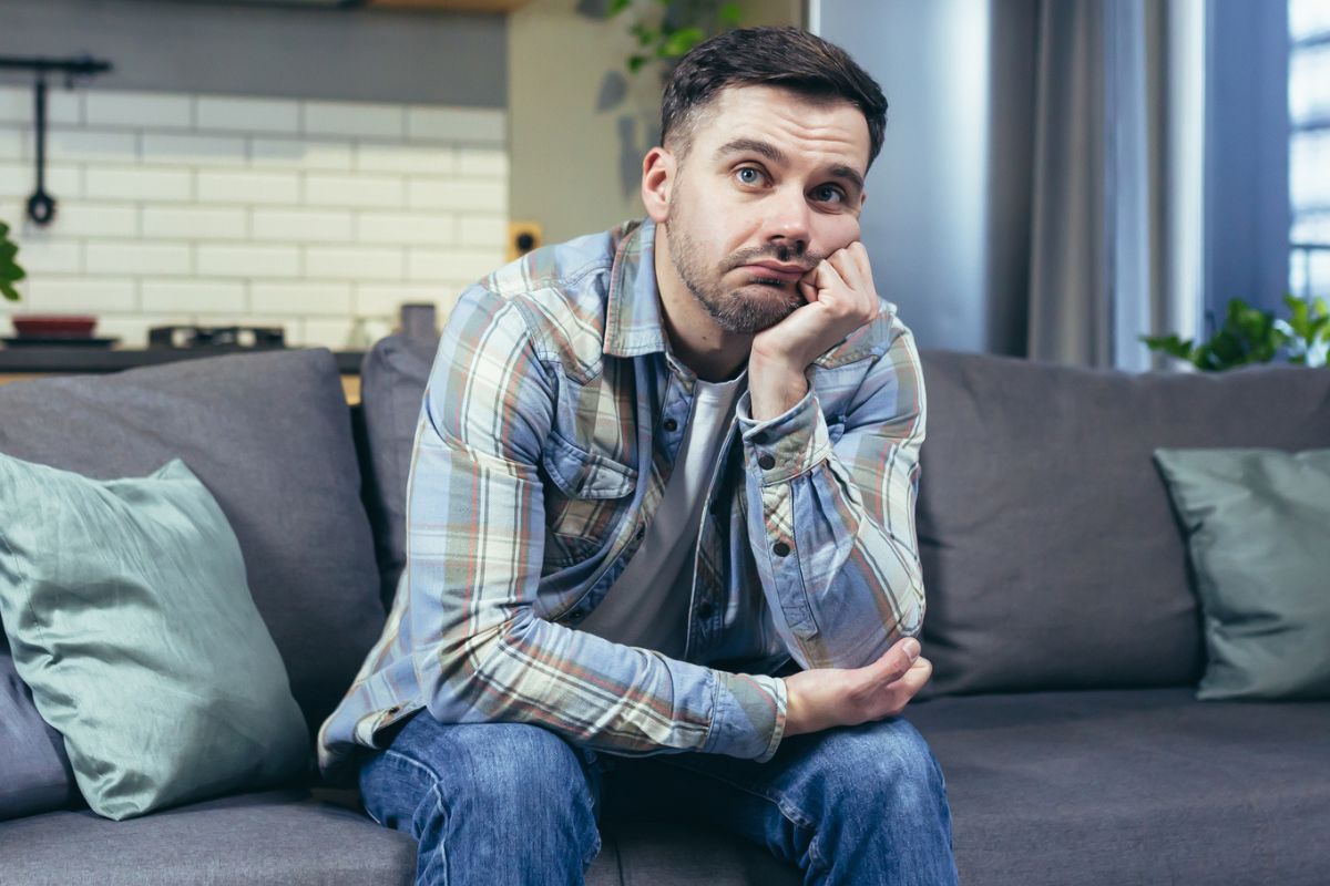 Smutny narzeczony w domu na kredyt 1200 x 800