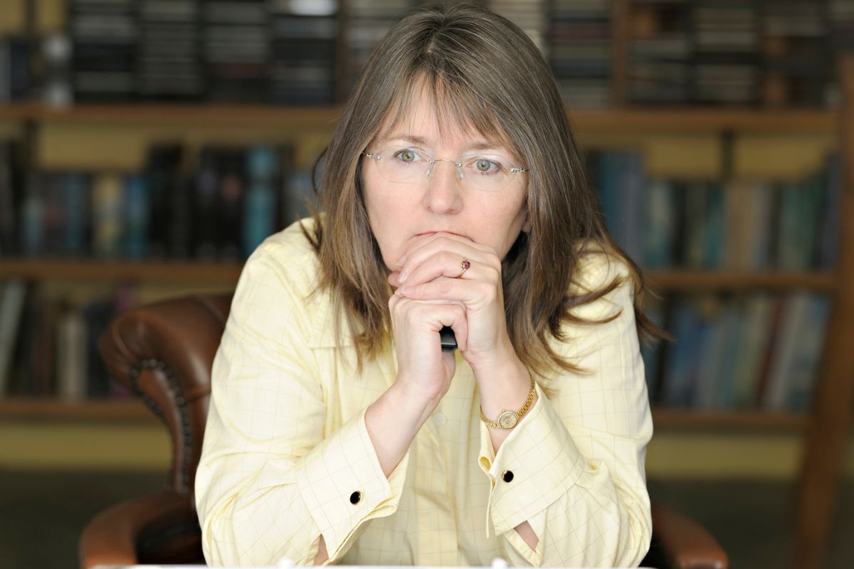 Smutna kobieta po 60 1200 x 800