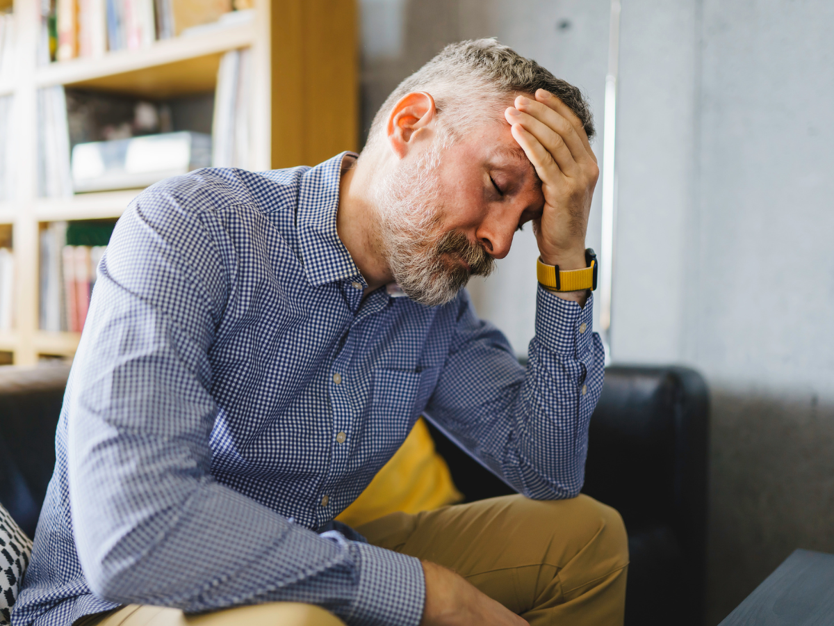 załamany mężczyzna