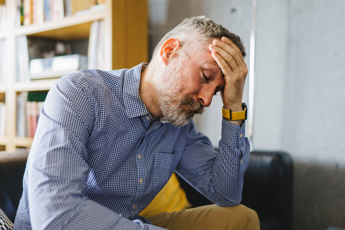 załamany mężczyzna