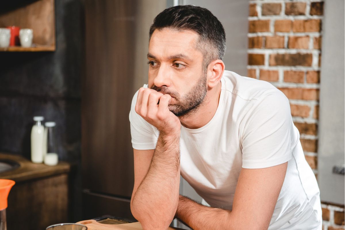 Smutny facet przed 40 1200 x 800