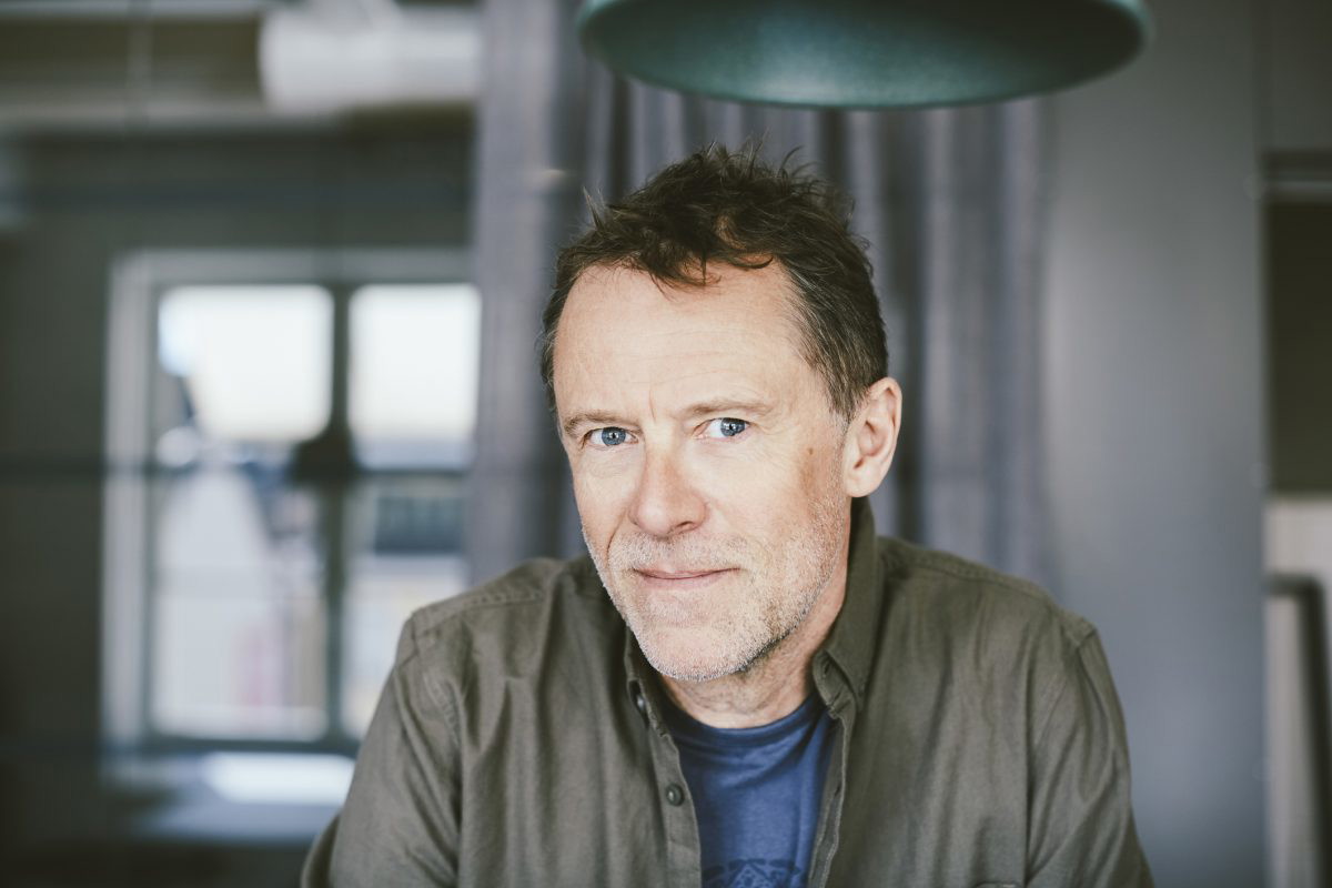 poważny mężczyzna