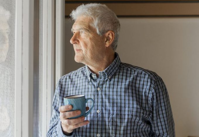 zamyślony mężczyzna