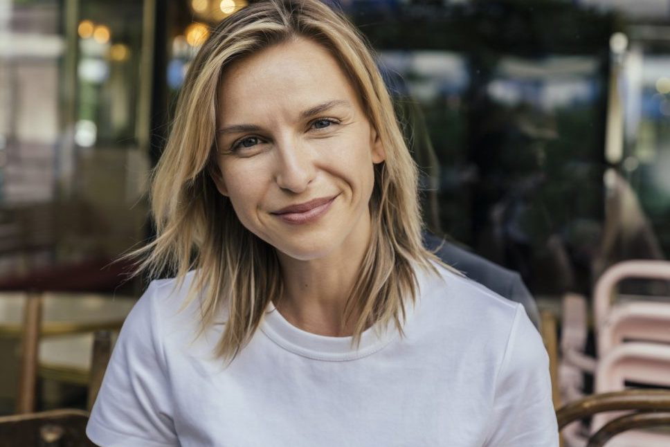 uśmiechnięta kobieta