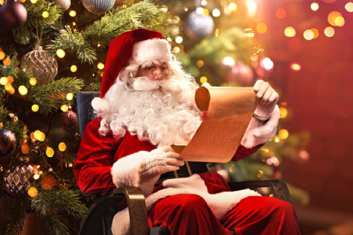 Kto przynosi prezenty pod choinkę