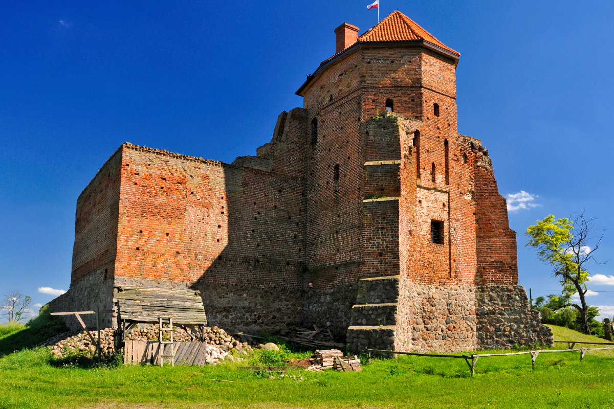 Legenda o żółtej damie z zamku w Liwie