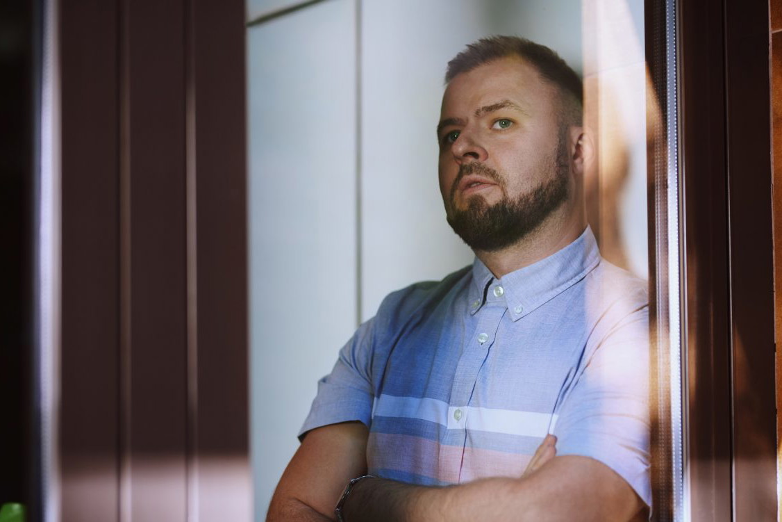 załamany mężczyzna