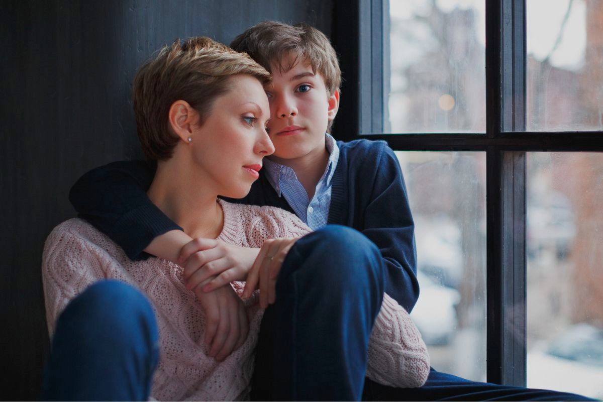 Kobieta z synem 1200 x 800