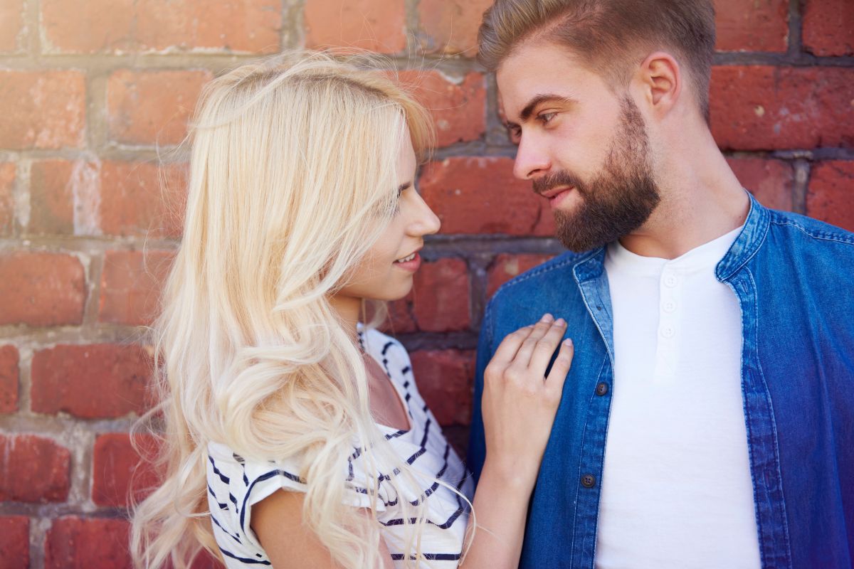 5 nietypowych oznak, że ktoś się w tobie podkochuje