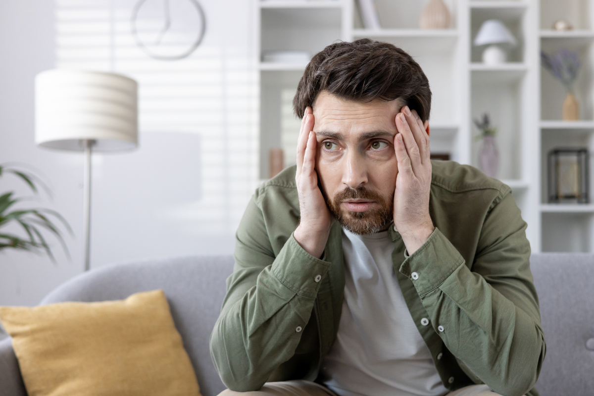 zszokowany mężczyzna