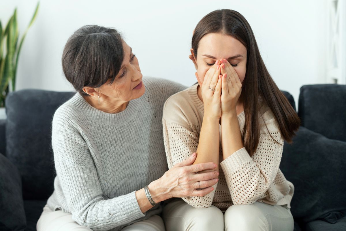 Starsza matka i dorosła córka 1200 x 800