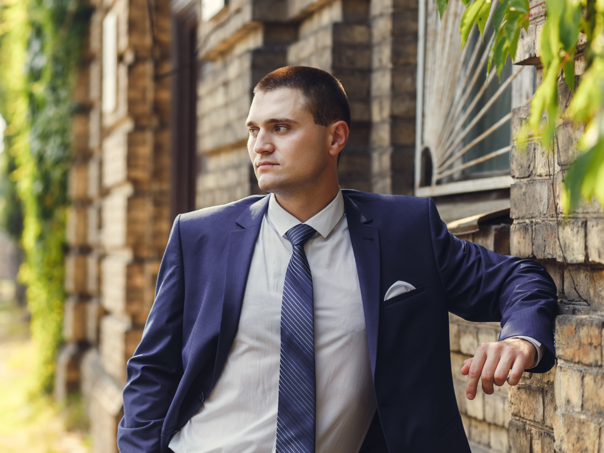 zamyślony mężczyzna