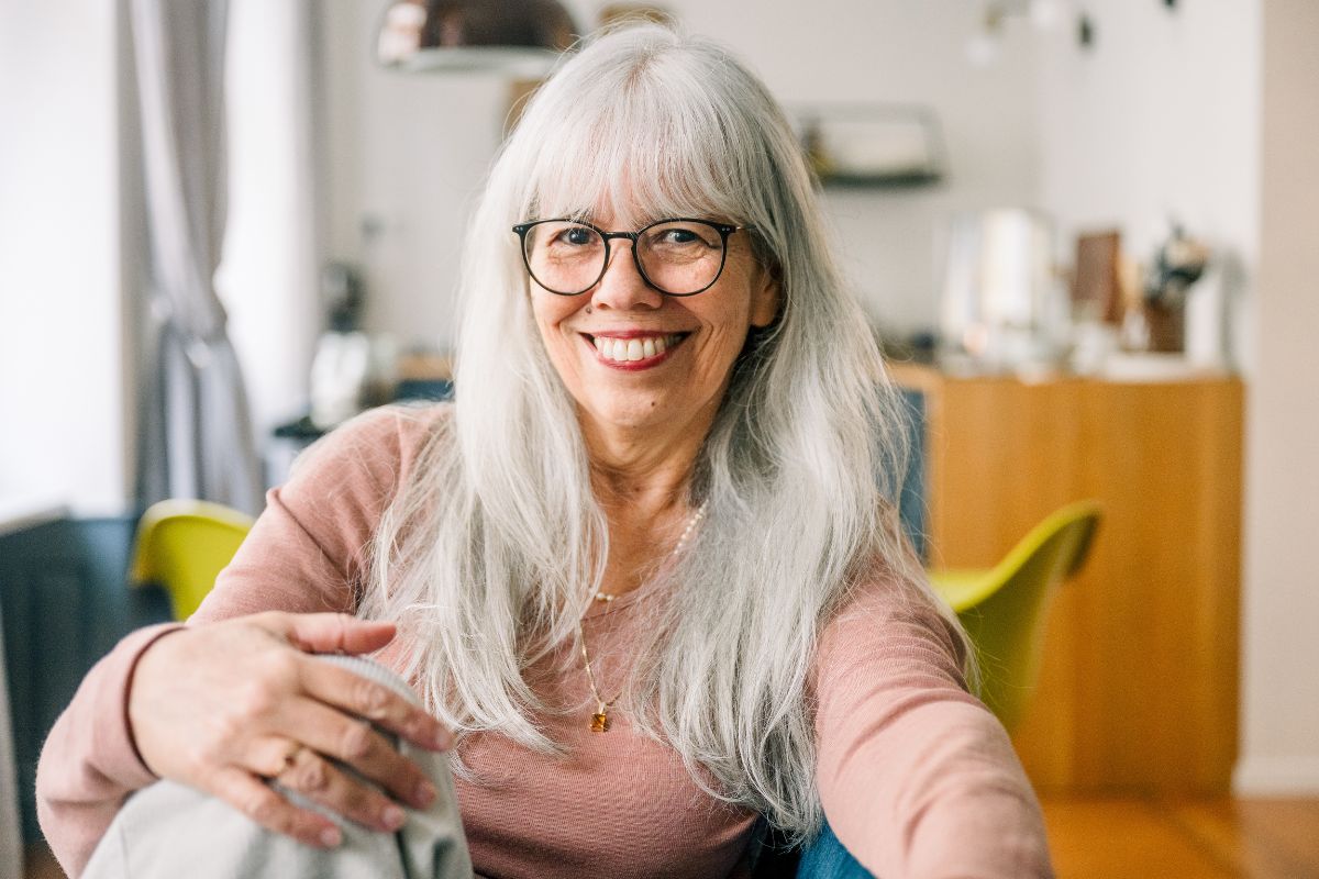 pozwól sobie na siwe włosy