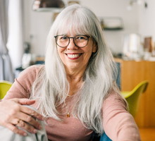 pozwól sobie na siwe włosy