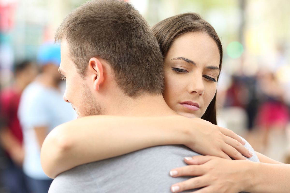 Love bombing sprawi