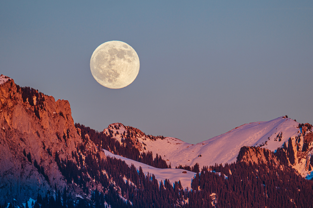 Horoskop na pełnię Księżyca w lutym 2025