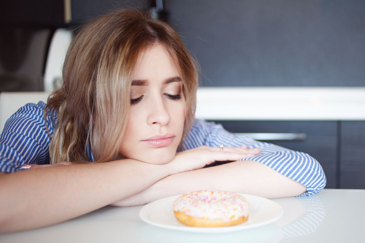 w pudełku z pączkami
