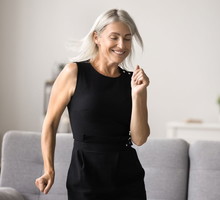 ta kobieta to Piotruś Pan w spódnicy